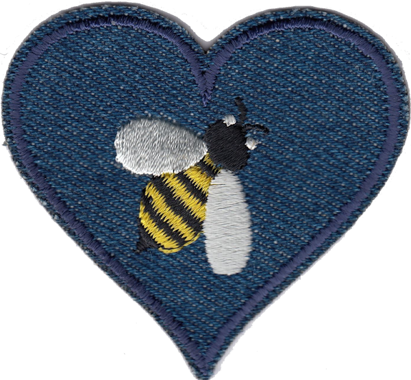CUORE IN JEANS CON DISEGNATO DENTRO UN APE A
