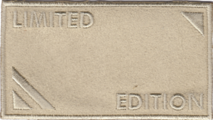 RETTANGOLO SCAMOSCIATO CON SCRITTA LIMITED EDITION