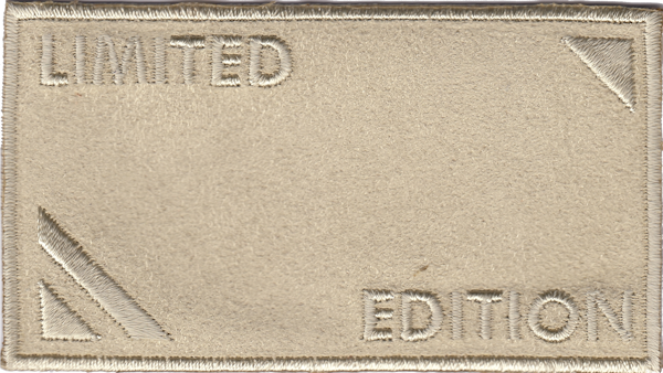 RETTANGOLO SCAMOSCIATO CON SCRITTA LIMITED EDITION