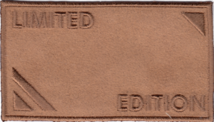 RETTANGOLO SCAMOSCIATO CON SCRITTA LIMITED EDITION