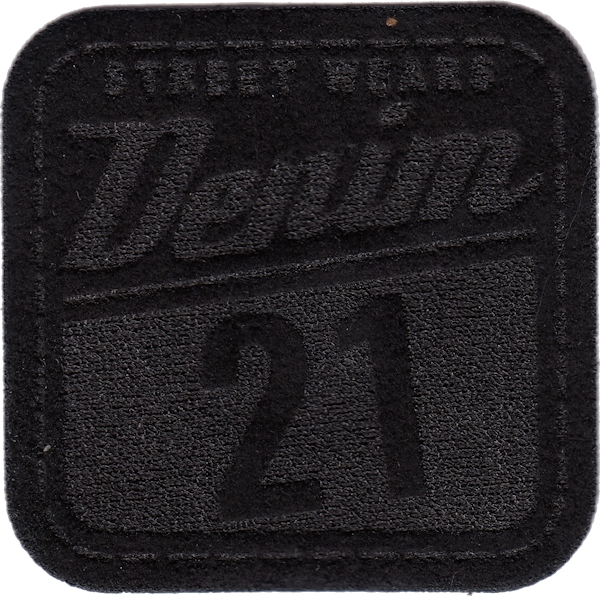 QUADRATO SOTTILE CON SCRITTA DENIM 21