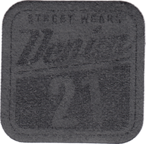 QUADRATO SOTTILE CON SCRITTA DENIM 21