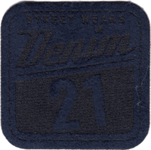 QUADRATO SOTTILE CON SCRITTA DENIM 21